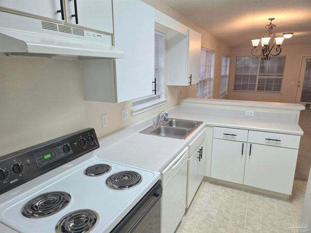 8133 Heirloom Dr, Pensacola, FL 32514