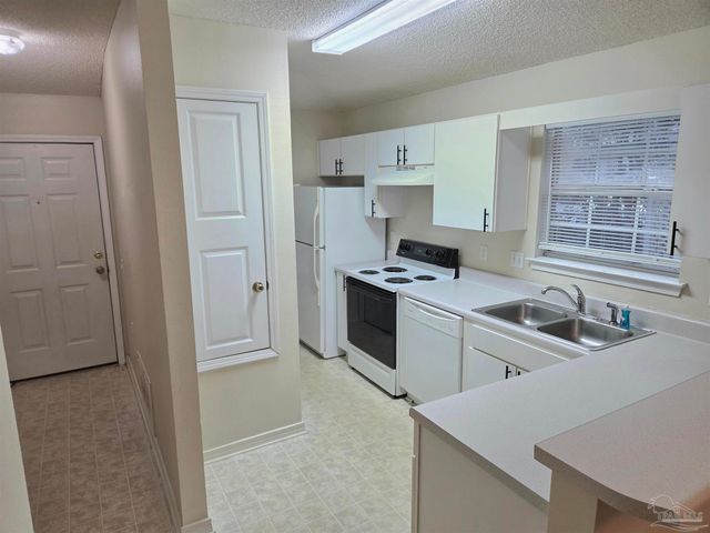 8133 Heirloom Dr, Pensacola, FL 32514