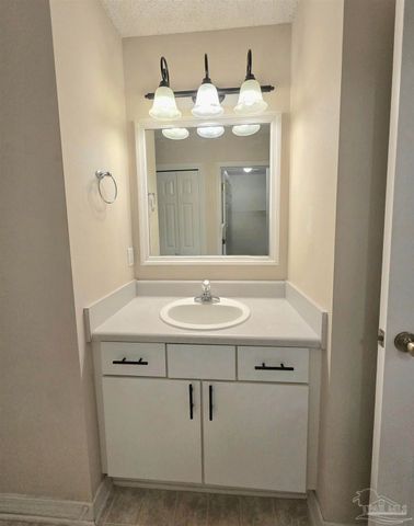 8133 Heirloom Dr, Pensacola, FL 32514