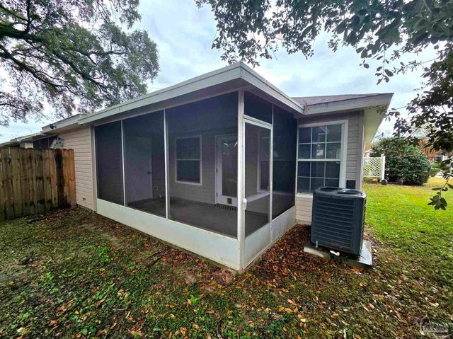 8133 Heirloom Dr, Pensacola, FL 32514