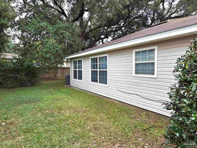 8133 Heirloom Dr, Pensacola, FL 32514