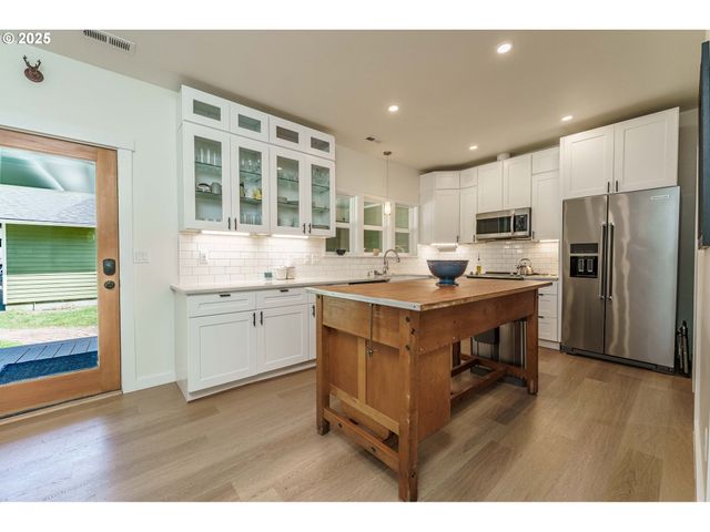 510 N KUTCH St, Carlton, OR 97111