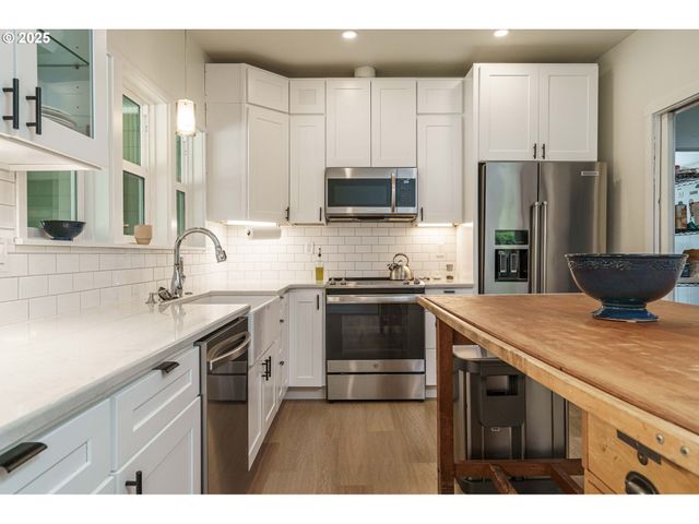 510 N KUTCH St, Carlton, OR 97111