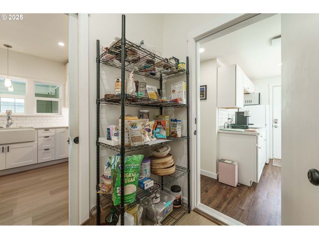 510 N KUTCH St, Carlton, OR 97111