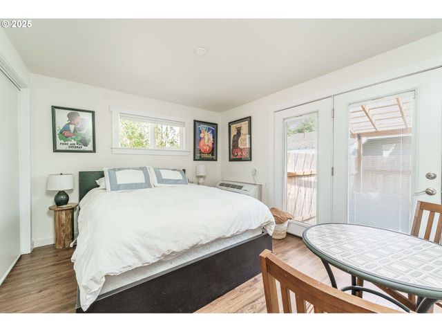 510 N KUTCH St, Carlton, OR 97111