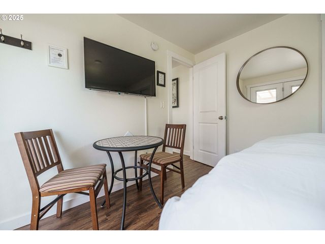 510 N KUTCH St, Carlton, OR 97111