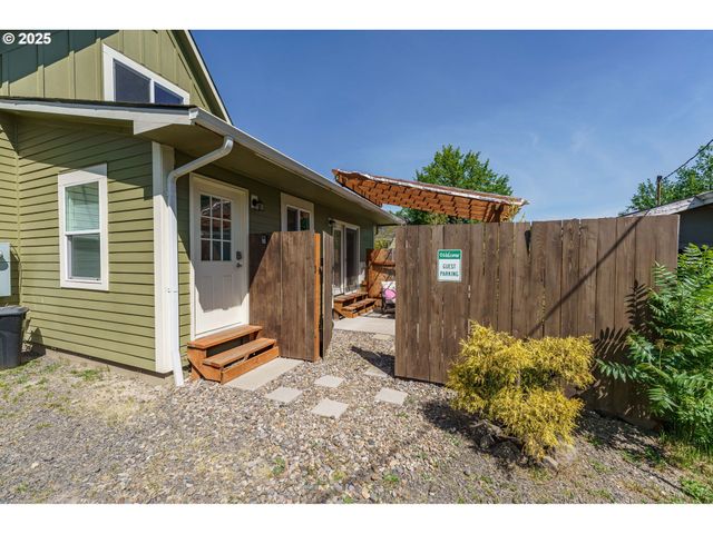 510 N KUTCH St, Carlton, OR 97111