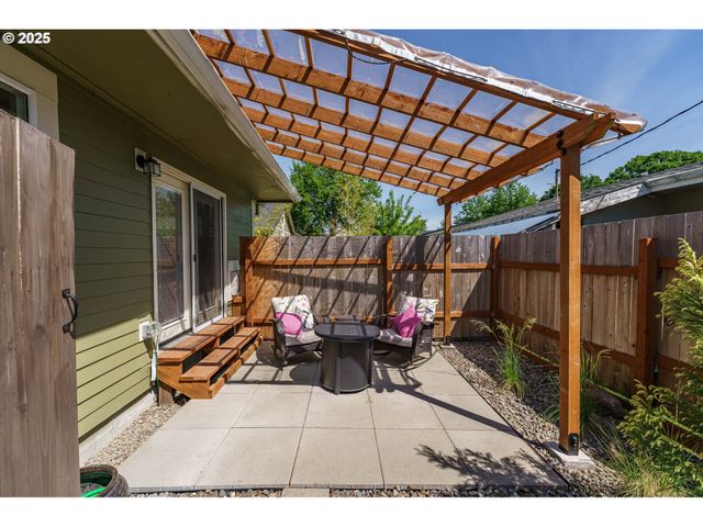 510 N KUTCH St, Carlton, OR 97111