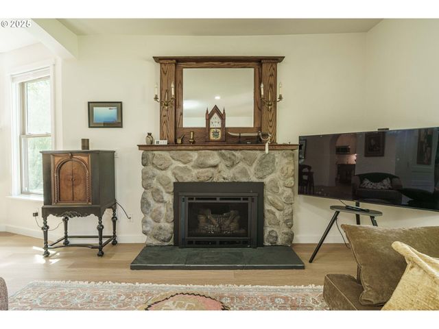 510 N KUTCH St, Carlton, OR 97111