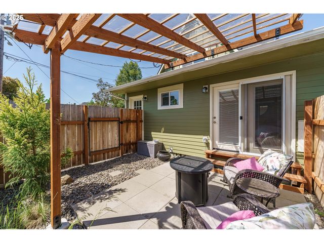 510 N KUTCH St, Carlton, OR 97111