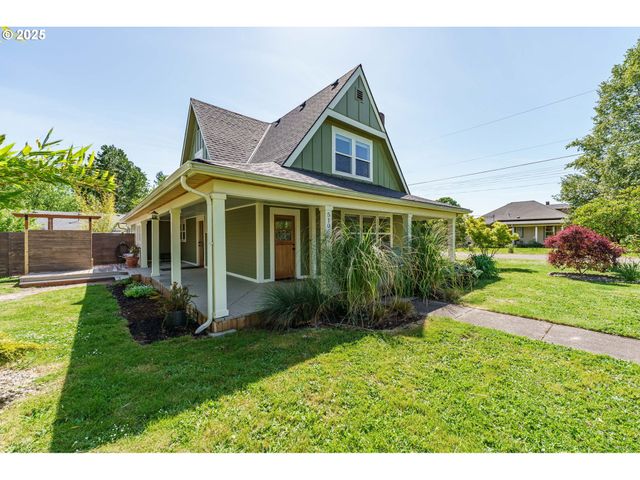 510 N KUTCH St, Carlton, OR 97111