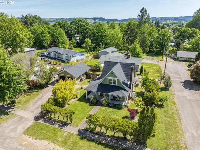 510 N KUTCH St, Carlton, OR 97111