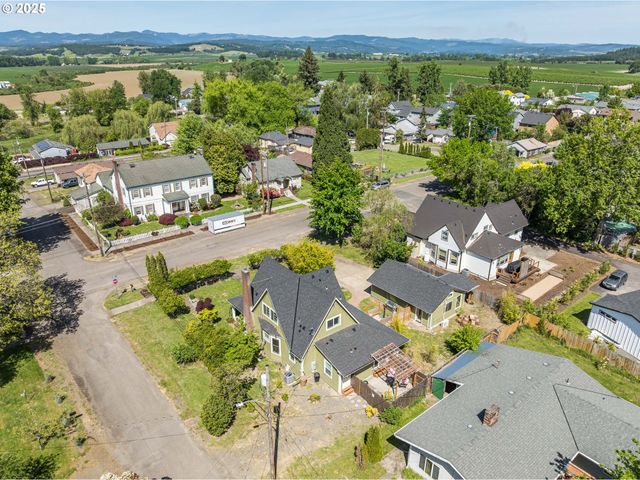 510 N KUTCH St, Carlton, OR 97111