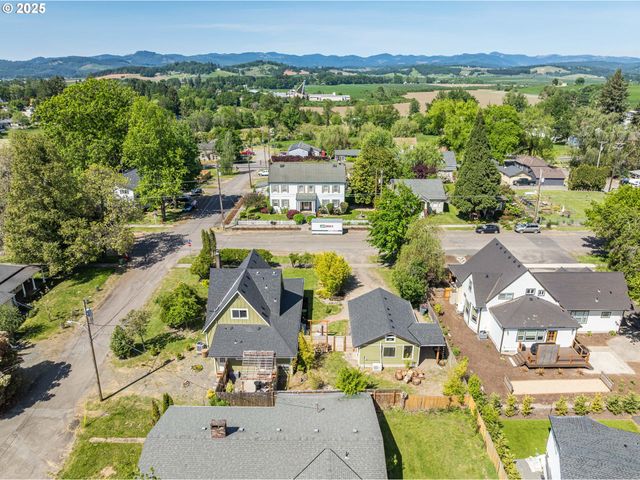 510 N KUTCH St, Carlton, OR 97111