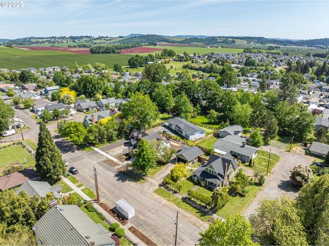 510 N KUTCH St, Carlton, OR 97111