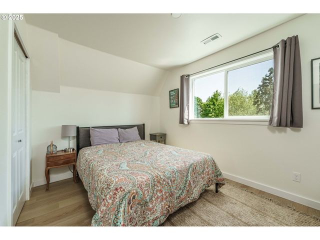 510 N KUTCH St, Carlton, OR 97111