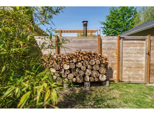 510 N KUTCH St, Carlton, OR 97111