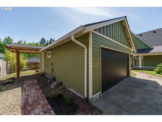 510 N KUTCH St, Carlton, OR 97111