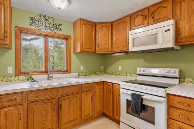 14 William Drive, Pelham, NH 03076