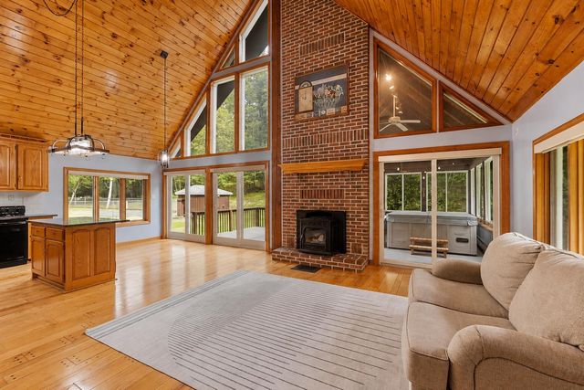 14 William Drive, Pelham, NH 03076