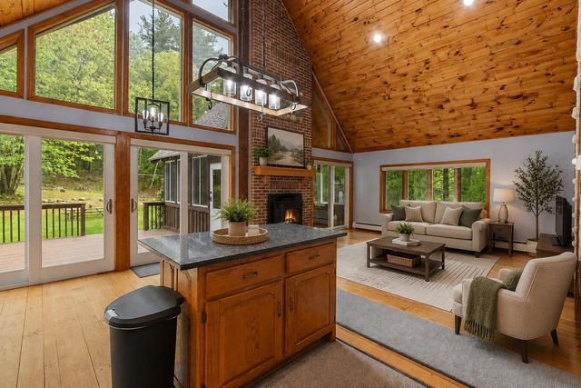 14 William Drive, Pelham, NH 03076