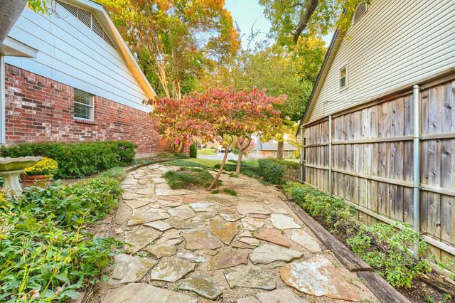 11933 Midlake Drive, Dallas, TX 75218