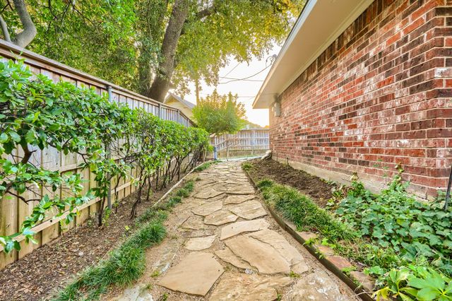 11933 Midlake Drive, Dallas, TX 75218