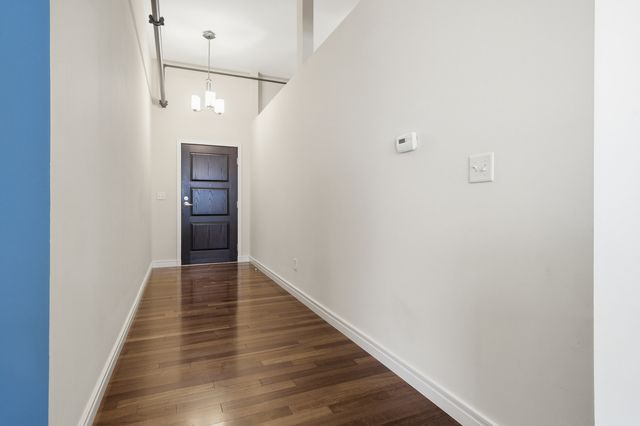 212 N Center Street 301, Bloomington, IL 61701