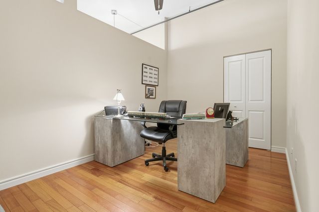 212 N Center Street 301, Bloomington, IL 61701