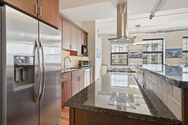 212 N Center Street 301, Bloomington, IL 61701