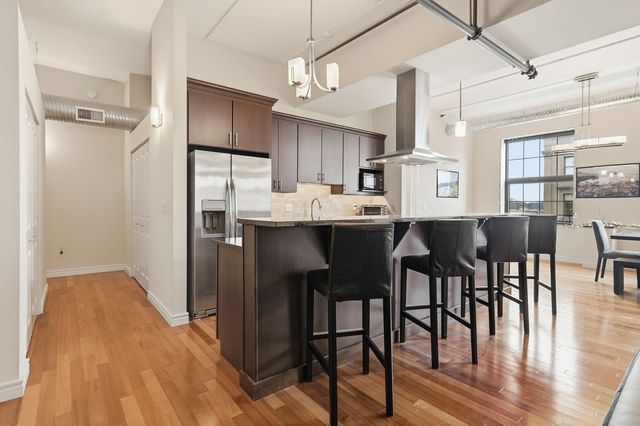 212 N Center Street 301, Bloomington, IL 61701