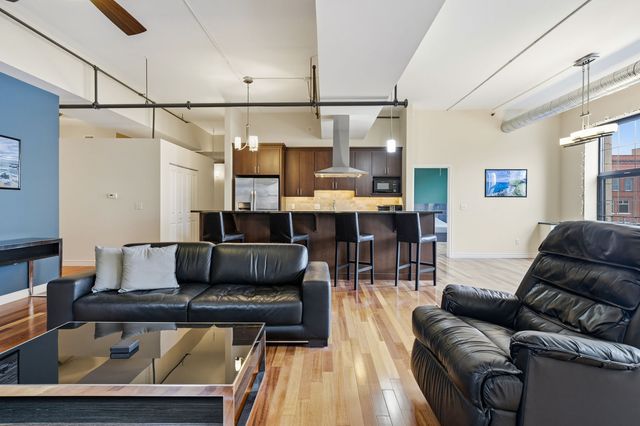 212 N Center Street 301, Bloomington, IL 61701