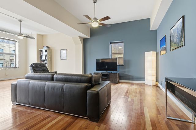 212 N Center Street 301, Bloomington, IL 61701