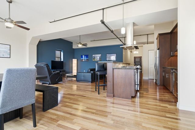 212 N Center Street 301, Bloomington, IL 61701