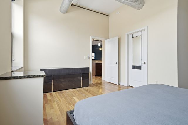 212 N Center Street 301, Bloomington, IL 61701