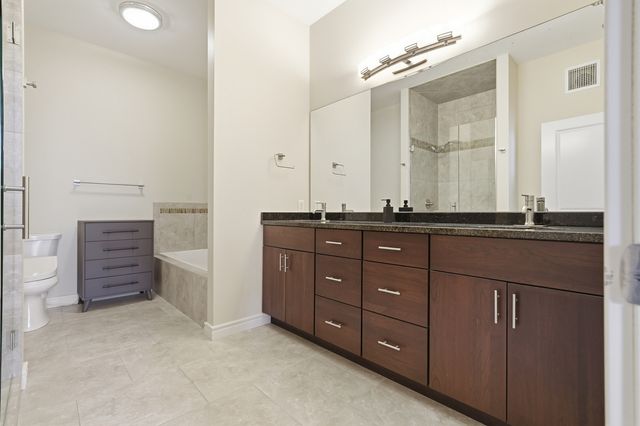 212 N Center Street 301, Bloomington, IL 61701