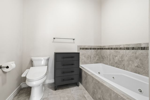 212 N Center Street 301, Bloomington, IL 61701