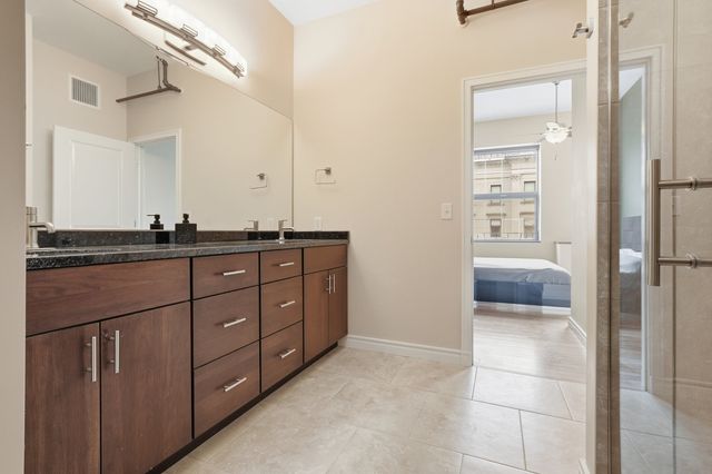 212 N Center Street 301, Bloomington, IL 61701