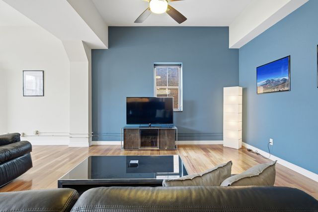 212 N Center Street 301, Bloomington, IL 61701