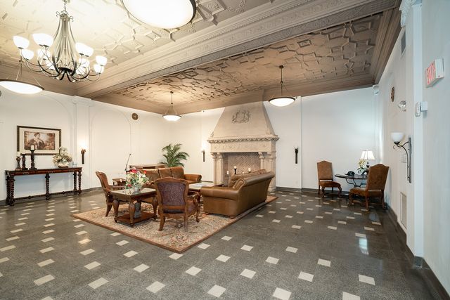 212 N Center Street 301, Bloomington, IL 61701