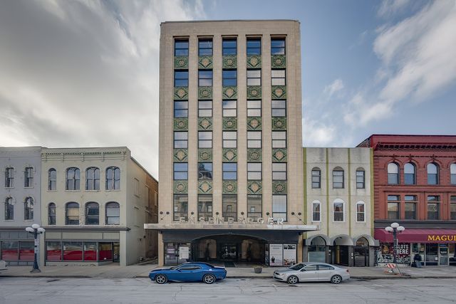 212 N Center Street 301, Bloomington, IL 61701