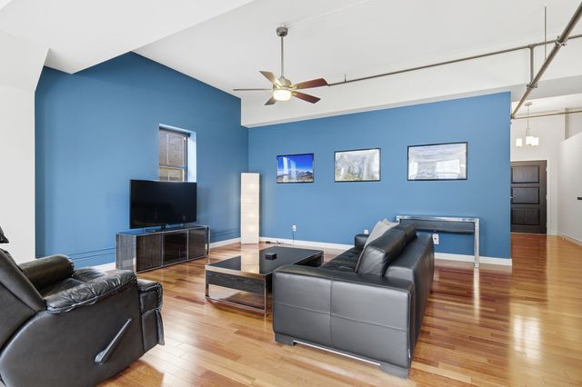 212 N Center Street 301, Bloomington, IL 61701