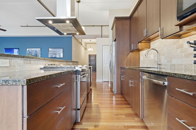 212 N Center Street 301, Bloomington, IL 61701