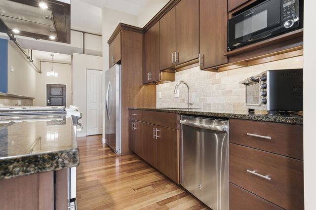 212 N Center Street 301, Bloomington, IL 61701