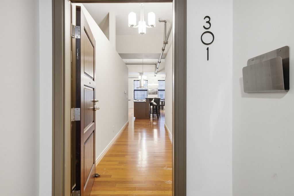 212 N Center Street 301, Bloomington, IL 61701