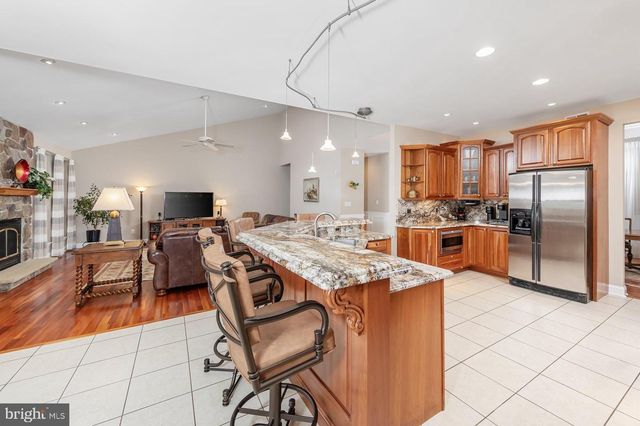 9 KENNETH CT, Sewell, NJ 08080