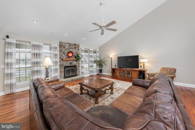 9 KENNETH CT, Sewell, NJ 08080