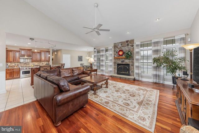 9 KENNETH CT, Sewell, NJ 08080