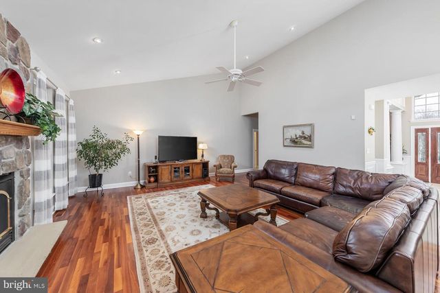 9 KENNETH CT, Sewell, NJ 08080