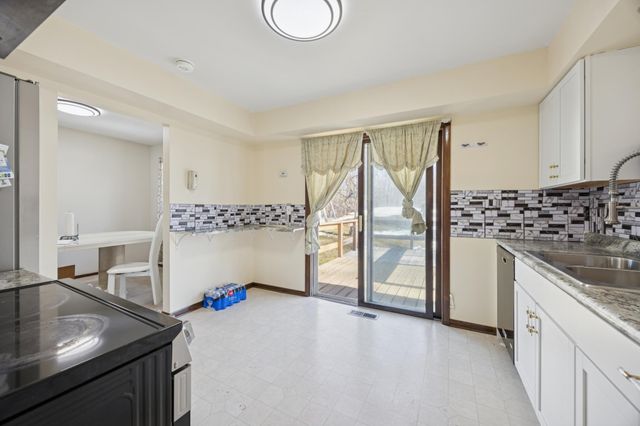 3256 Hampshire Avenue N, Crystal, MN 55427